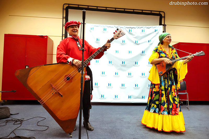 Barynya  Russian Music Duo, Balalaika, Garmoshka, Guitar, singers, Mikhail Smirnov, Elina Karokhina